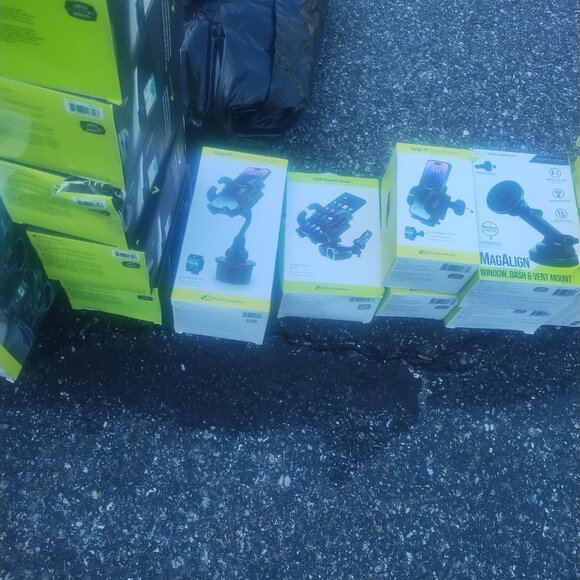 Cellphone mounts and cup holders lot of 50 - Picture 8 of 12